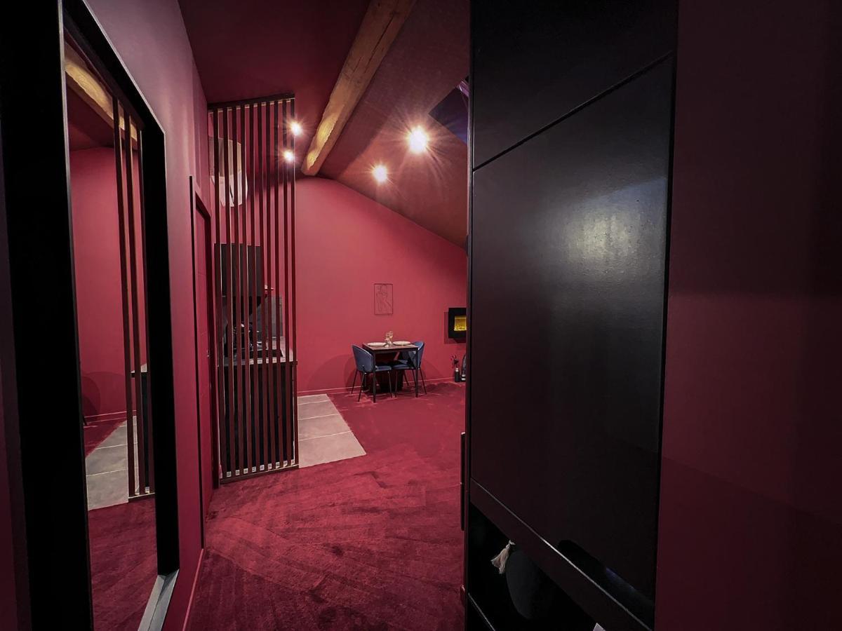 Suite Rouge Baiser Avec Jacuzzi Privatif - Loveroom Insolite Vila Velha Exterior foto